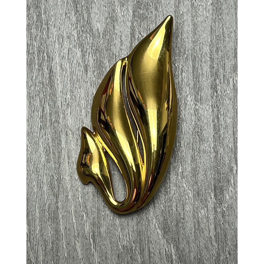 Vintage TRIFARI Gold Tone Abstract Flame‎ Leaf Brooch Pin Signed Fashion Jewelry